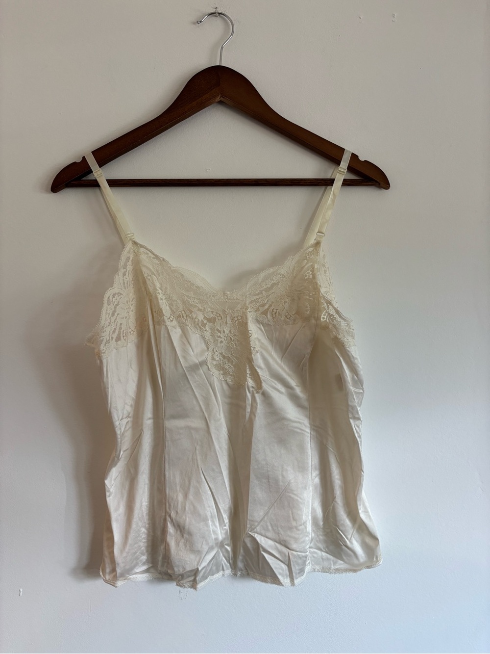 Vintage Wonder Maid Non-Cling Lacy Cream tank top